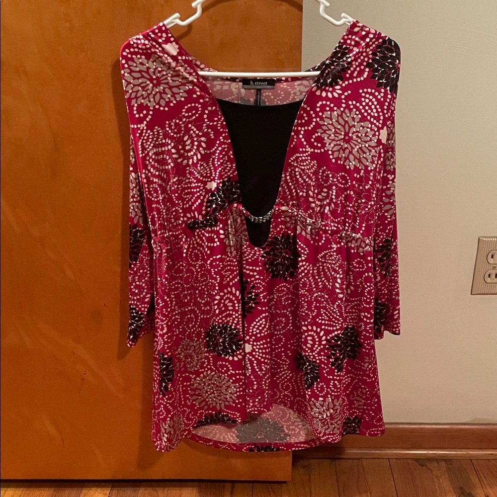 Women's Red and Black Floral Top